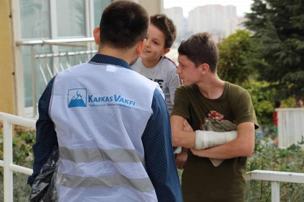 Kafkasyalı Muhacir Çocuklara Kırtasiye Yardımı